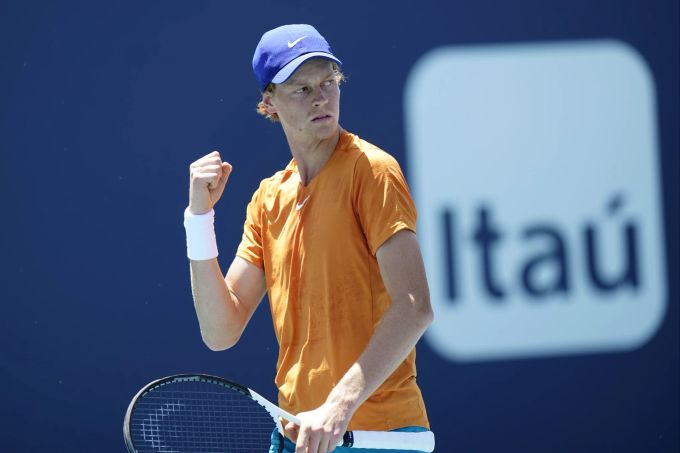 Jannik Sinner profitiert von den Aussetzern von Nick Kyrgios. Nick Kyrgios