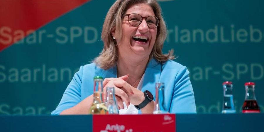 Kann mit den Umfrageergebnissen zufrieden sein. Die Spitzenkandidatin der SPD: Anke Rehlinger. Foto: Oliver Dietze/dpa