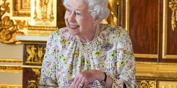 Im Wohnzimmer - Queen Elizabeth II. wird mehr Termine wahrnehmen