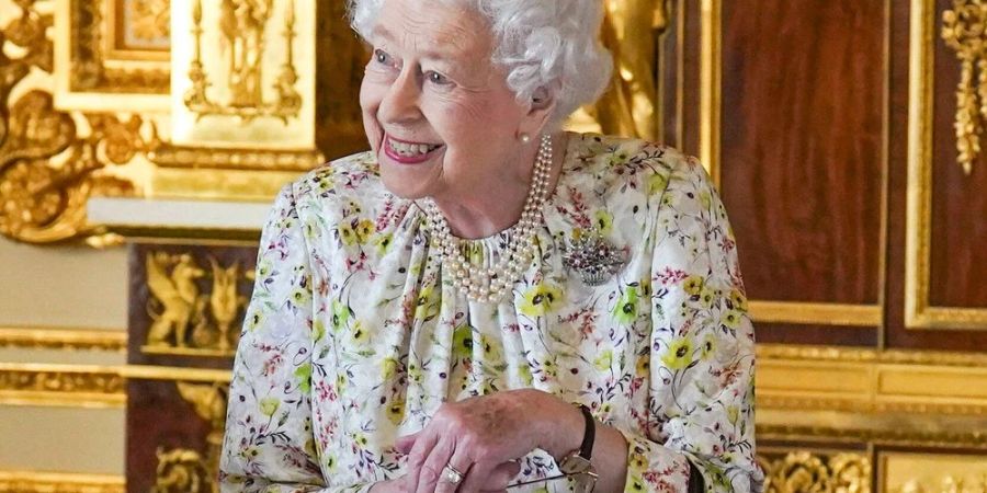 Die Queen auf Schloss Windsor in privater Atmosphäre: Geht es nach Royal-Expertin Camilla Tominey, wird es solche Fotos bald öfter geben.