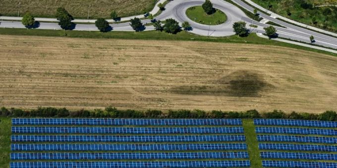 Freiflächen-Solaranlage bei München im September 2021 Freiflächen-Solaranlage bei München im September 2021