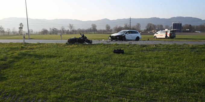 Montlingen: Motorrad kollidiert mit Auto Montlingen: Motorrad kollidiert mit Auto