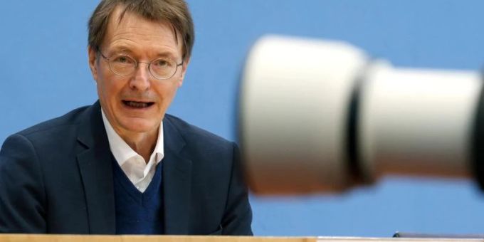 Gesundheitsminister Karl Lauterbach (SPD), Bundesgesundheitsminister wirft der «Bild» vor, Unwahrheiten zu verbreiten. Foto: Wolfgang Kumm/dpa Gesundheitsminister Karl Lauterbach (SPD), Bundesgesundheitsminister wirft der «Bild» vor, Unwahrheiten zu verbreiten. Foto: Wolfgang Kumm/dpa