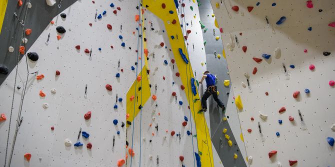 Boulderwand Kletterer