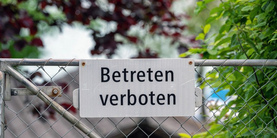 Hinweisschild - betreten verboten. (Symbolbild)