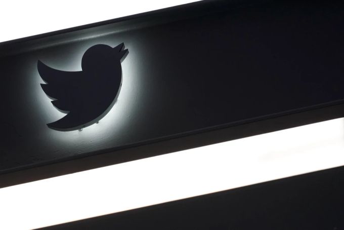 Dunkle Zeiten für Twitter: Seit Elon Musk die Führung über den Kurznachrichtendienst hat, gehen immer mehr Nutzerinnen und Nutzer. Twitter