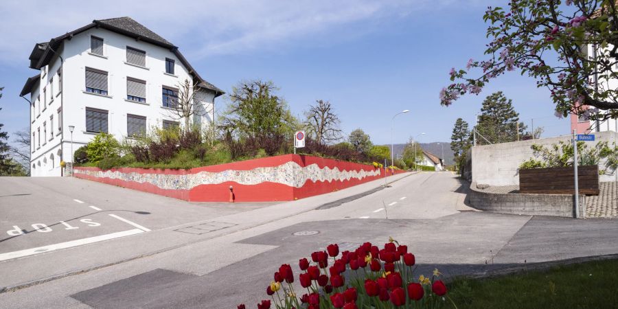 Das Schulhaus Bühl mit dem Kindergarten und der Primarschule an der Lostorferstrasse 13 in Winznau.