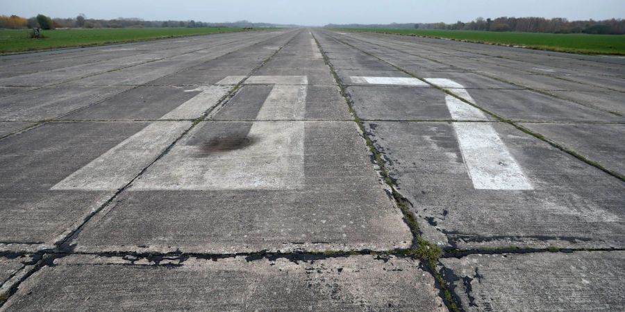 Auf der seit 1935 militärisch genutzten Halbinsel am Saaler Bodden soll bis 2025/2026 ein Ferienresort entstehen. Das Millionen-Projekt ist nicht unumstritten.