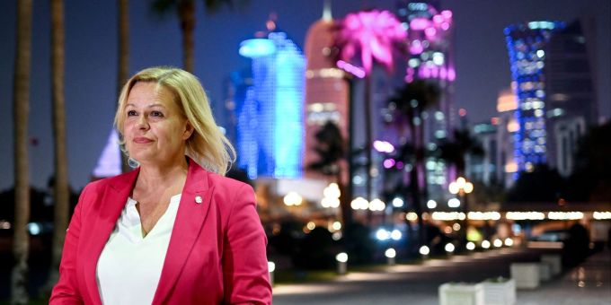 Will wiederkommen - zum Auftaktspiel der deutschen Fussballnationalmannschaft bei der WM: Innen- und Sportministerin Nancy Faeser in Doha.