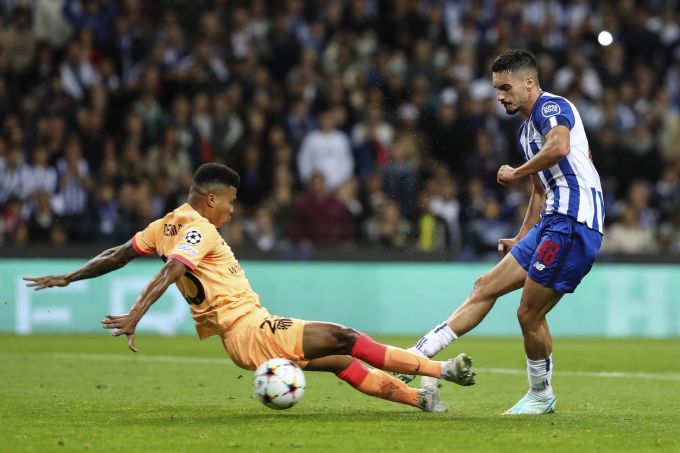 Stephen Eustaquio (FC Porto) trifft zum 2:0 gegen Atlético Madrid in der Champions League. Champions League Porto Atlético