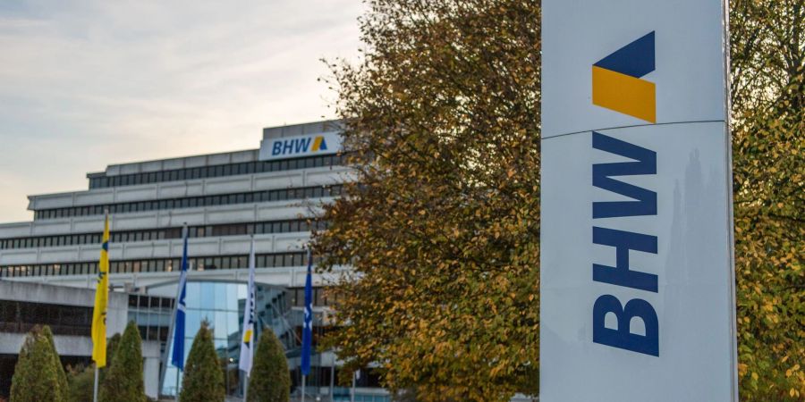 Der Bundesverband der Verbraucherzentralen hat die BHW Bausparkasse verklagt, weil diese ein jährliches Entgelt von 12 Euro berechnet hatte.