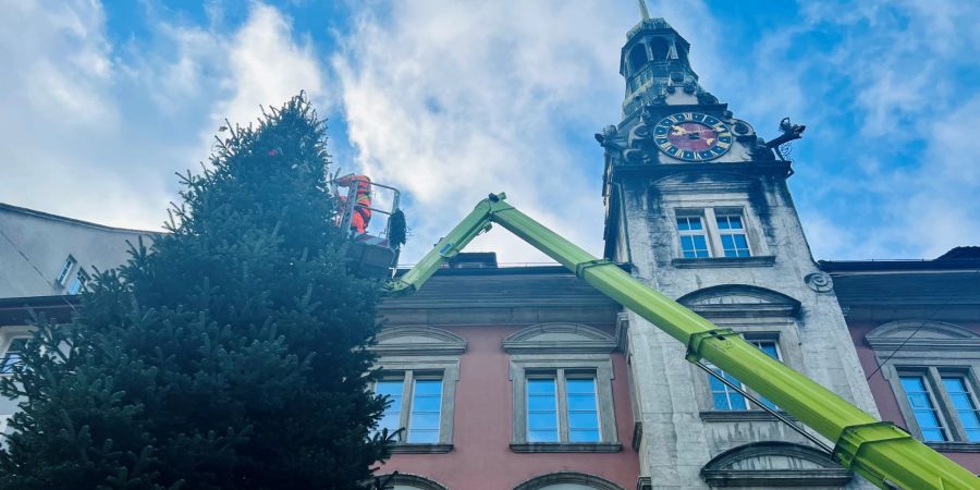 Weihnachtsbeleuchtung in der Altstadt Lenzburgs.