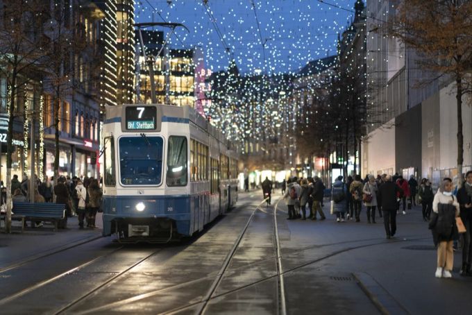Aufgrund der Energiekrise wird die Weihnachtsbeleuchtung «Lucy» an der Bahnhofstrasse weniger lang leuchten. Energiekrise