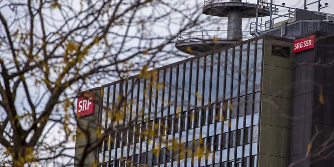 Das Schweizer Radio und Fernsehen erhöhte 2024 seinen Marktanteil im Fernsehen, verzeichnete jedoch einen leichten Reichweitenverlust bei den Radiosendern. (Symbolbild) SRF