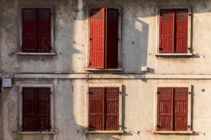 Im Hotel Val Sinestra im Unterengadin kommt es immer wieder zu klappernden Fensterläden. Fensterläden