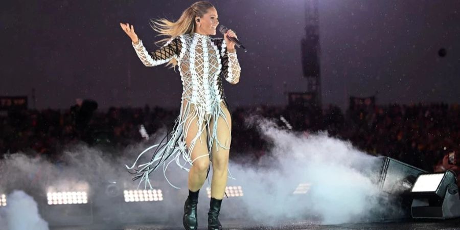 Helene Fischer hat den Auftakt ihrer Tour nach einer Verletzung absagen müssen.