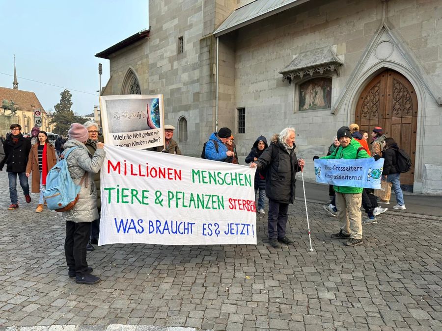 Auch ein Flüssiggasterminal in Muttenz stand im Zentrum der Demonstration.