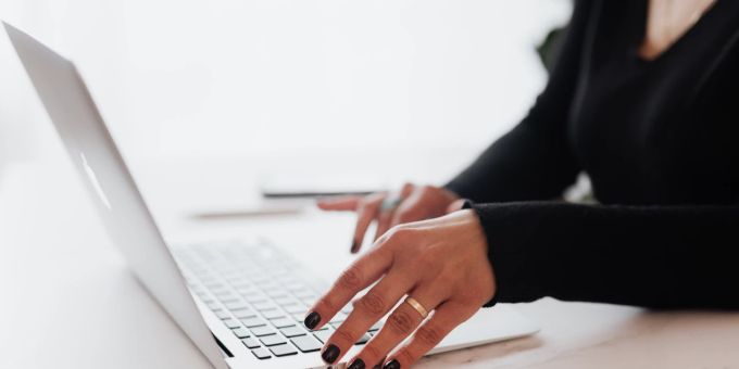 Wieder nicht gefunden, was Sie suchen? Dann ändern Sie doch mal den Suchbegriff. Suchbegriff suchen Frau Computer