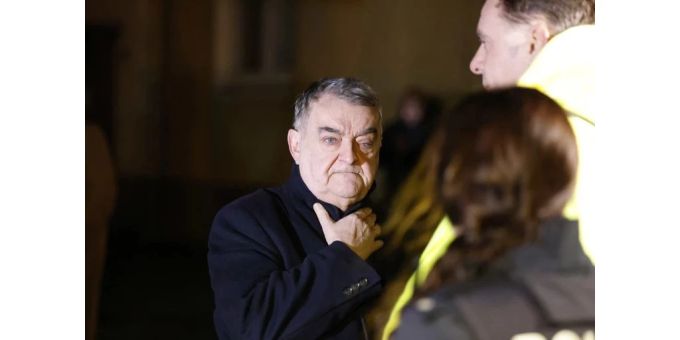NRW-Innenminister Herbert Reul eilte zu später Stunde an den Ort des Unglückes in Recklinghausen. Recklinghausen