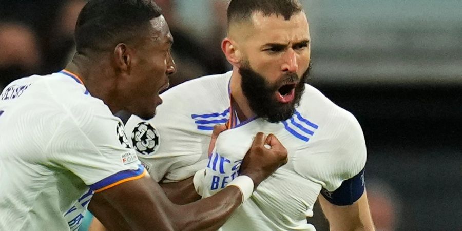 Hielt mit seiner Kritik an der Weltfussballer-Wahl nicht hinterm Berg: Karim Benzema (r).