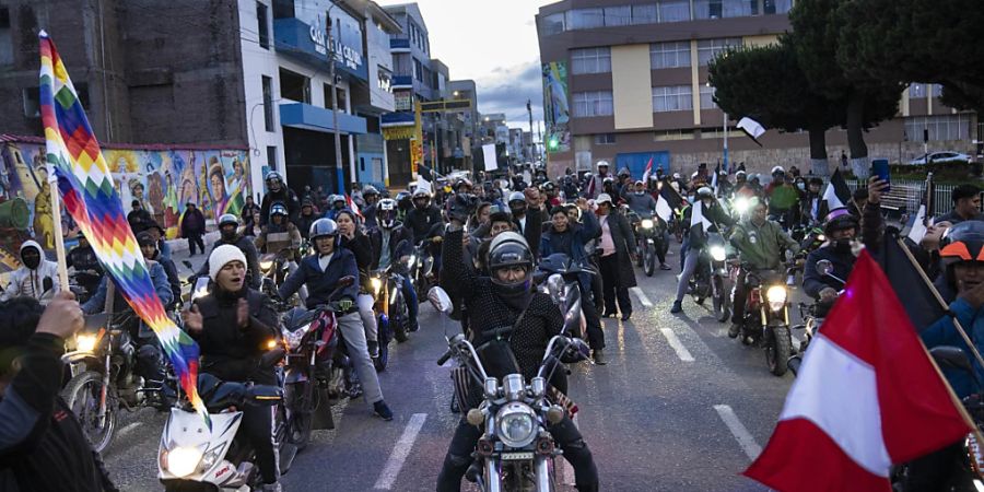 Eine der Forderungen der Demonstranten, die seit Wochen in Peru protestieren, sind vorgezogene Neuwahlen. Foto: Rodrigo Abd/AP/dpa