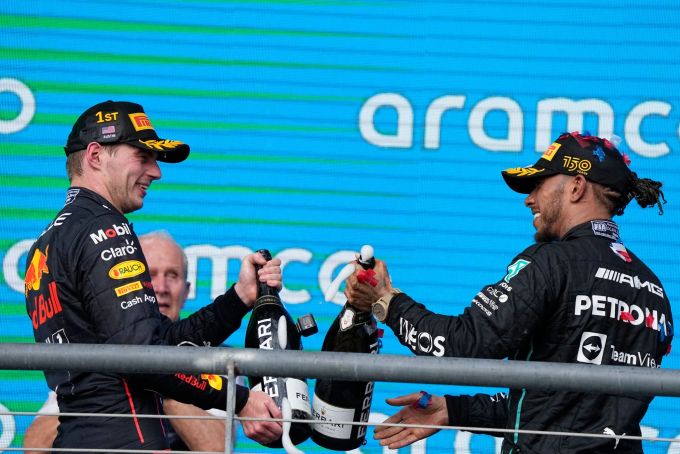 Max Verstappen und Lewis Hamilton gemeinsam auf dem Podium (Archivbild). Max Verstappen Lewis Hamilton