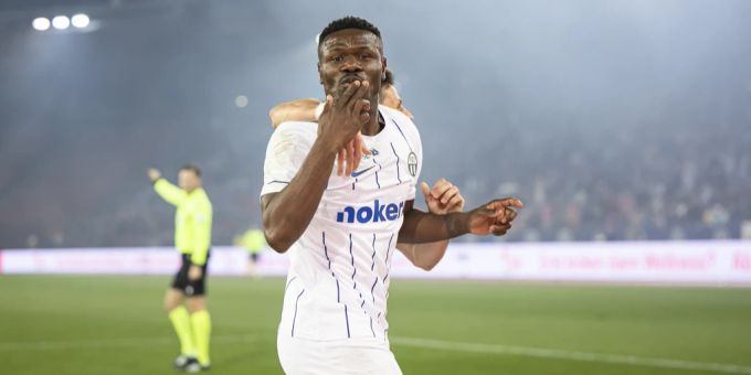 Aiyegun Tosin schiesst den FC Zürich mit einem Doppelpack zum Sieg gegen den FC Luzern. FC Zürich