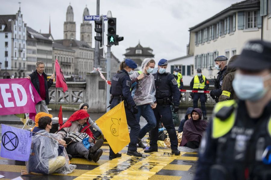 ...nämlich die Gruppierung Extinction Rebellion, die in der Schweiz vor allem vor wenigen Jahren für Schlagzeilen sorgte.