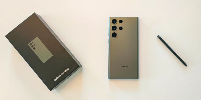 Natürlich kommt auch das diesjährige Ultra mitsamt S Pen. Samsung Galaxy S23 Ultra