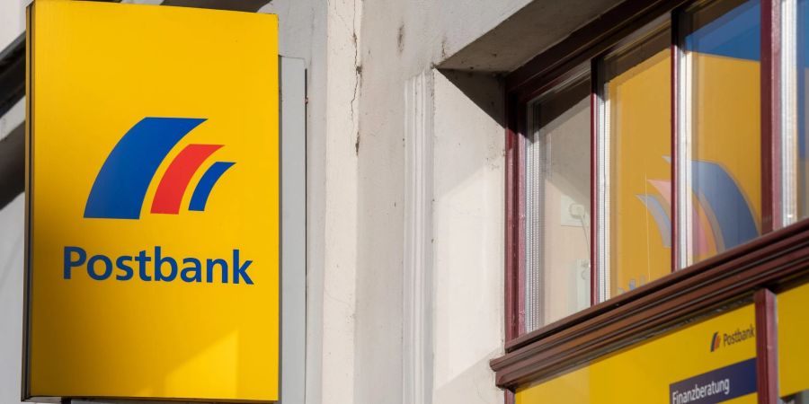 Die Deutsche Bank verspricht Postbank-Kunden bei der anstehenden dritten Welle der Umstellung der Technik besseren Service und schnellere Lösung von Problemen.