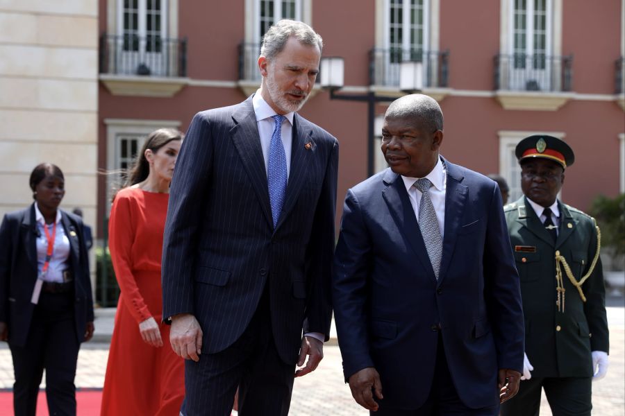 König Felipe und seine Frau in Angola.