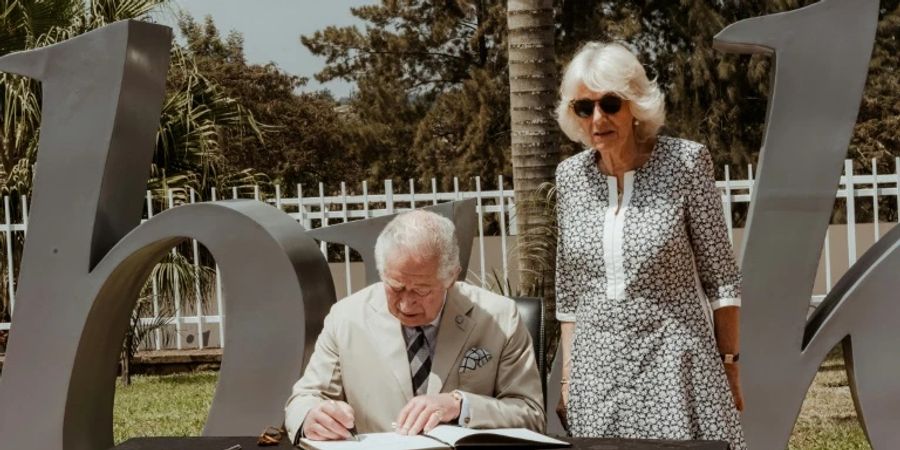 Charles und Camilla gedenken in Kigali der Völkermord-Opfer von 1994