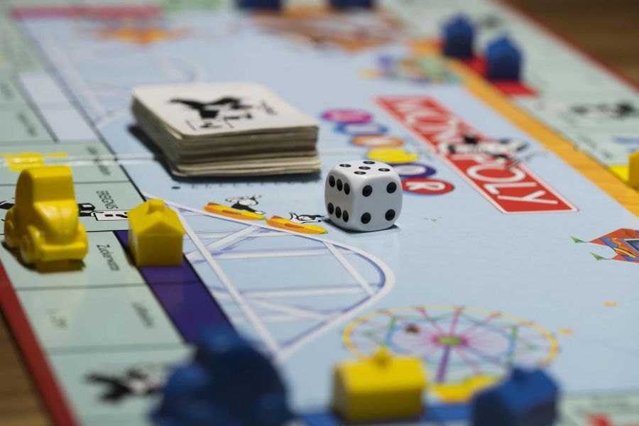 Monopoly Brettspiel Figuren Karten