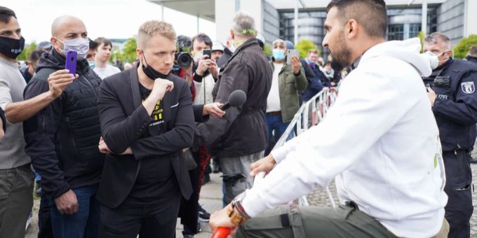 Komiker Oliver Pocher hält mit seiner Meinung nicht oft hinter dem Berg. Oliver Pocher