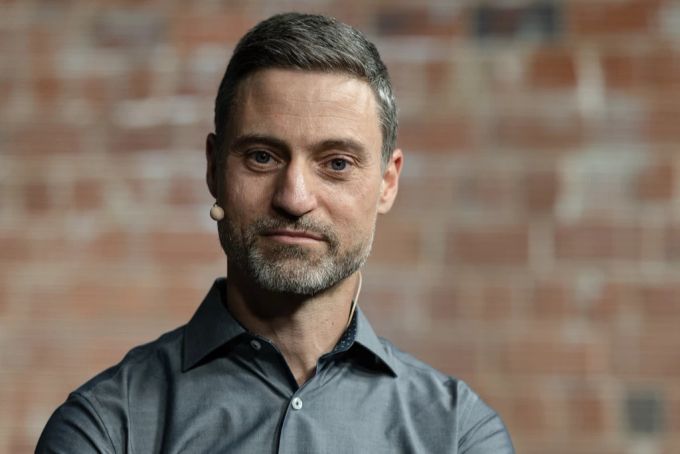Meron Mendel zieht sich von der documenta 15 zurück. meron mendel