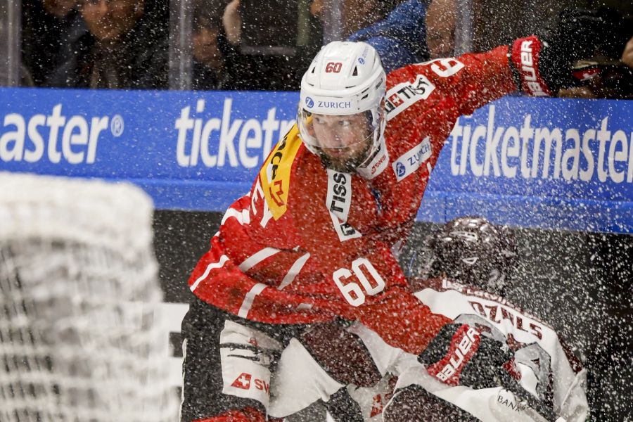 Der Schweizer Tristan Scherwey in Aktion während des Eishockey-Testländerspiels zwischen der Schweiz und Lettland in der Halle Guettingersreuti in Weinfelden, Schweiz, am Samstag, 30. April 2022.