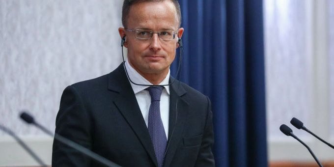 Ungarn will das Öl-Embargo nur unterstützen, wenn es Ungarn nicht betrifft, so Aussenminister Peter Szijjarto. Ungarn will das Öl-Embargo nur unterstützen, wenn es Ungarn nicht betrifft, so Aussenminister Peter Szijjarto.