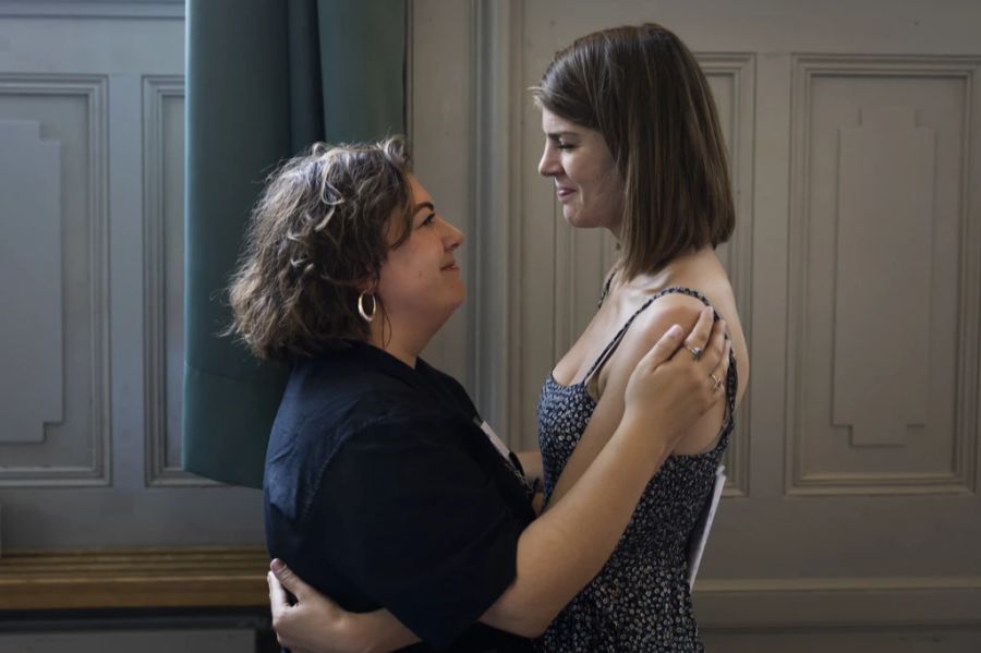 Vor Siegrist waren Ronja Jansen (rechts) und nochmals zuvor Tamara Funiciello Präsidentinnen der Juso.