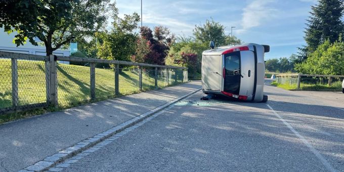 Der Autofahrer wurde nicht verletzt. Der Autofahrer wurde nicht verletzt.