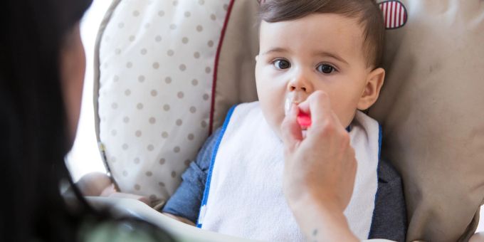In Getreidebrei-Mischungen für Babys steckt ordentlich Eisen, der zum Beispiel aus Hafer oder Hirse stammt. In Getreidebrei-Mischungen für Babys steckt ordentlich Eisen, der zum Beispiel aus Hafer oder Hirse stammt.