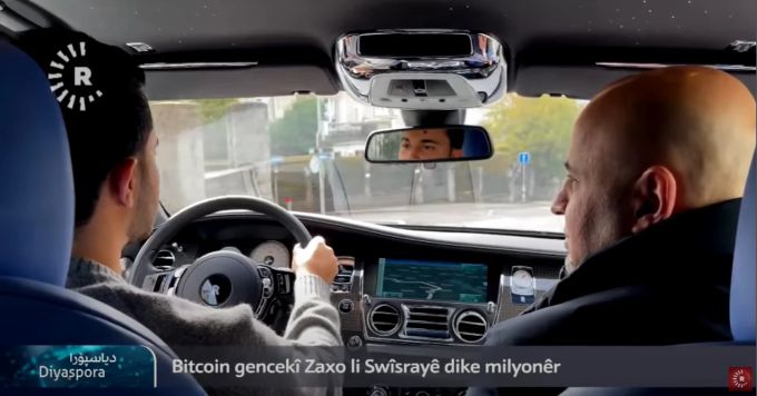 Dadvan Yousuf (links) fährt seine Gäste im Rolls Royce durch Zürich Krypto