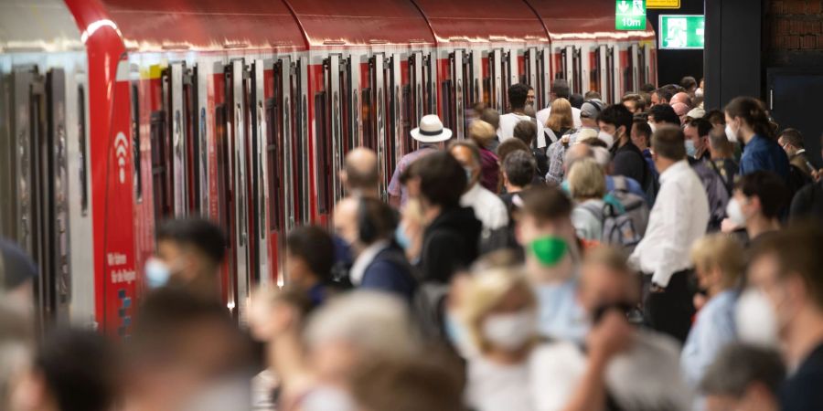 Kommt die Monatskarte für 9 Euro? Der Bundestag stimmt zu, nun liegt es am Bundesrat.