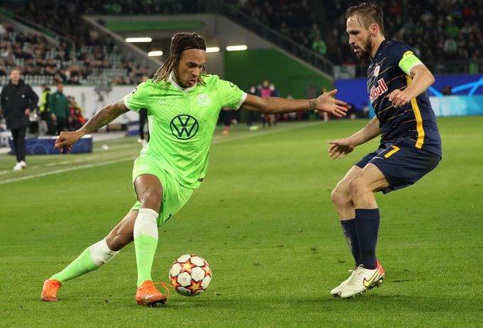 Kevin Mbabu im Trikot des VfL Wolfsburg. Kevin Mbabu