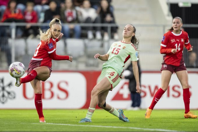 Beim Heimsieg gegen Ungarn erzielt Alisha Lehmann ein Tor. Alisha Lehmann