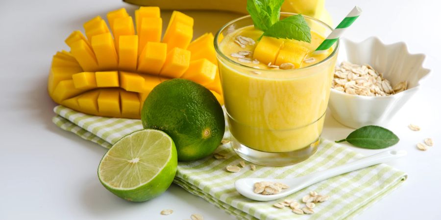 Schmeckt hervorragend im Smoothie mit Banane, Hafer und Limette: Mango ist ein wahrer Verdauungsbooster.