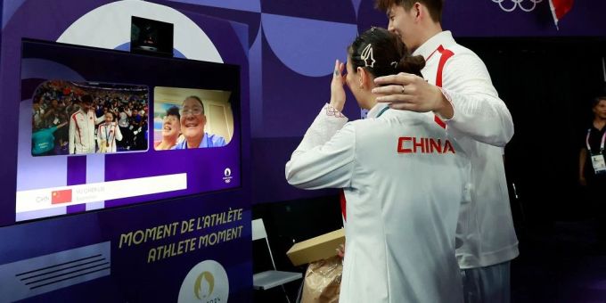 Nicht nur die Goldene an Olympia 2024 sorgt bei Badmintonspielerin Huang Yaqiong für grosse Freude. olympia 2024