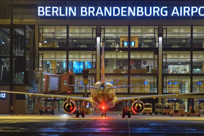 berlin flughafen drohne
