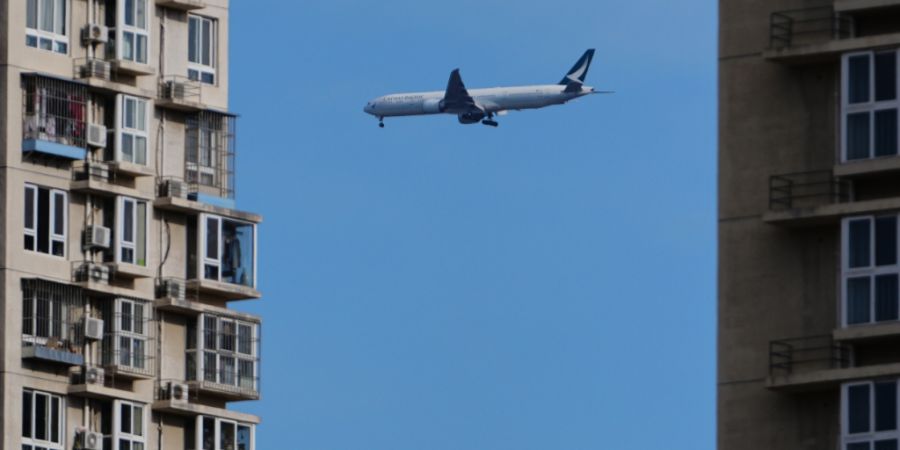 Schreckmoment in Tausenden Metern Höhe: Ein Mann soll versucht haben, die Kabinentür eines Flugzeuges zu öffnen. (Symbolbild)
