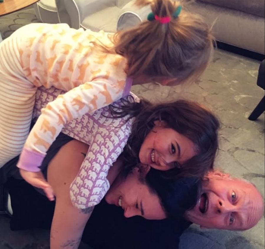 Der Schauspieler wurde aufgrund der Krankheit geräuschempfindlich, sagt seine Frau Emma.