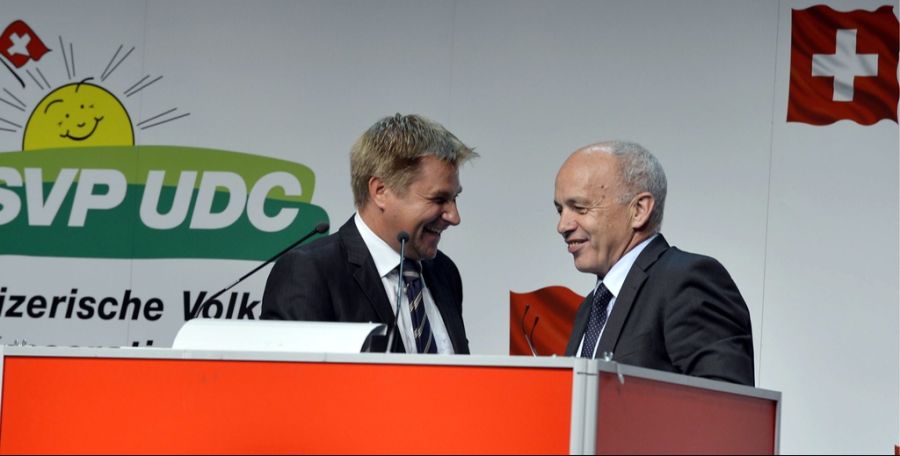 Laut Toni Brunner (links) und Ueli Maurer (rechts) EU-kritische Kantone sollten aus der Schweiz austreten, falls das Stimmvolk das neue EU-Vertragspaket annimmt. (Archivbild)